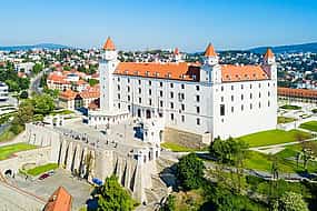 Foto 1 Private Transfer from Budapest to Bratislava with 2h of Sightseeing