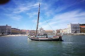 صورة 1 Lisbon Traditional Boats - Guided Sightseeing Cruise