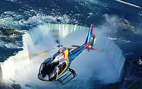 Foto 1 Excursión definitiva a las cataratas del Niágara con paseo en helicóptero y almuerzo en la Torre Skylon