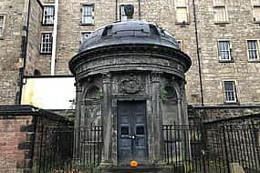 Foto 1 Ghosts of Edinburgh: Bloody Past Exploration Game and Tour
