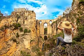 Foto 1 Gita privata di un giorno da Malaga a Ronda e Marbella, autista locale