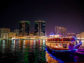 Foto 1 Crucero en dhow Cena en la cala con espectáculos de entretenimiento