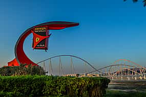 Foto 1 Ferrari World y Parques Warner Brothers con traslado desde Dubai