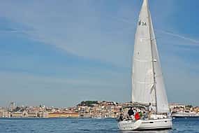 صورة 1 Lisbon Old town Sailng Cruise- 2h Small Group Tour, with a drink included