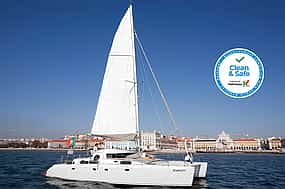 صورة 1 2H Tour on a Private Sailing Catamaran "Scarlett" up to 16 people