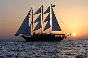 Foto 1 Santorini Sunset Dinner Cruise 