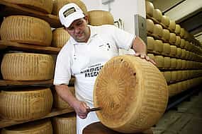 Foto 1 Der Geschmack der Emilia-Romagna: Parmigiano, Prosciutto und Balsamico-Essig aus Modena