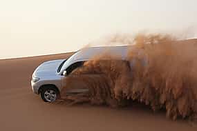 Foto 1 Safari de aventura por las altas dunas rojas de Dubai