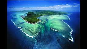 Foto 1 6 Seater Underwater Waterfall Helicopter Tour from Chamarel