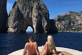 Foto 1 Capri Tour Privado en Yate desde Sorrento