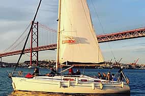صورة 1 Lisbon Sailboat Ride in Tejo River with Private Transfer