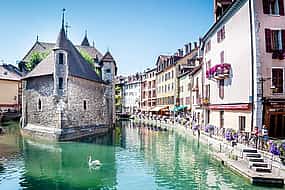 Foto 1 Private Transfer: Zurich to Lyon,2h of sightseeing stop in Annecy