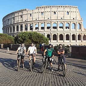 Photo 1 Half-Day WOW Rome Highlights Bike Tour with Skip-the-Line Colosseum Guided Visit