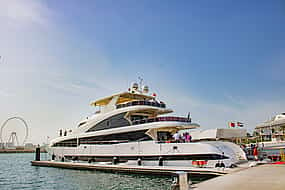 Фото 1 Dubai Harbour Superyacht Experience with Live Station