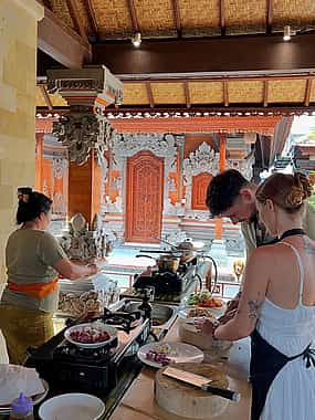 Фото 1 Bali: Cooking Class, Market Tour, and Waterfall Visit
