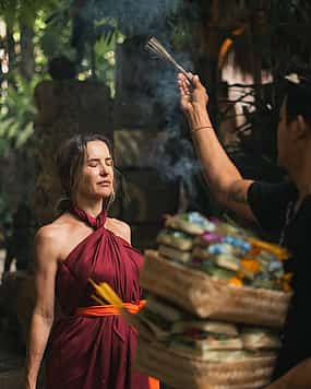 Фото 1 Бали: Церемония ритуального очищения у водопада Таман Беджи Гриа.
