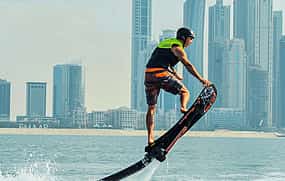 Foto 1 Sesión de Hoverboard de 30 minutos en Dukes the Palm Dubai