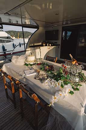Foto 1 "Lujosos tours por el Bósforo en Estambul, eventos privados en un yate a motor de 72'".