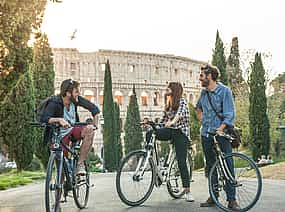 Photo 1 3-hour Rome Bike Rental with Trevi District Underground Guided Tour