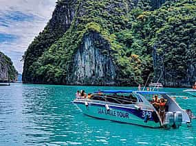 Photo 1 Phi Phi Island: Sunset Deluxe Speedboat Tour