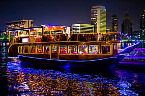 Фото 1 Ужин в круизе доу в Dubai Marina с развлечениями