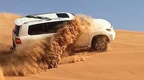 Foto 1 Dubai Desert Safari with Dune Bashing and BBQ Dinner