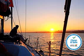 照片 1 Sunset Sailing Tour On The Tagus River