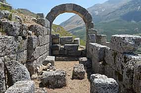Photo 1 Descubre Vlora y visita el Parque Arqueológico de Amantia