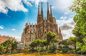 Photo 1 Fast Track Sagrada Familia & Park Guell Guided Tour with Transfer