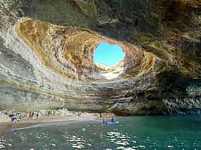 Foto 1 Höhlen von Benagil: Standup-Paddle-Boarding
