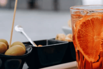 Milan Evening Tour: Aperitivo, Tram Ride & Dessert