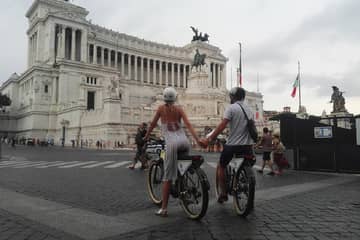 Highlights of Rome City Bike Tour with Colosseum View, Trevi Fountain and Spanish Steps