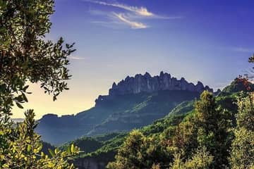 Montserrat & tour contrasts Barcelona - From Barcelona