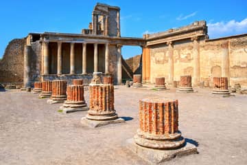Pompeii express prestige tour by minivan from Rome
