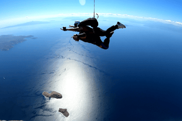 Tandem skydiving from 2500m near Athens