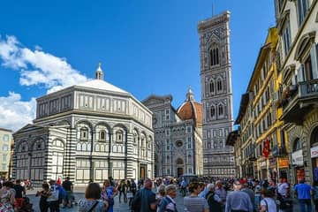 Private transfer from Pisa to Florence with 2h stop in Lucca