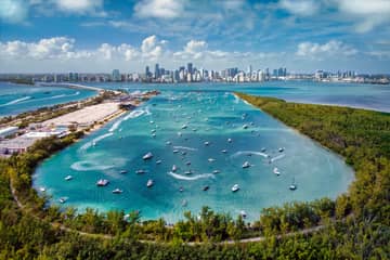 Amazing Boat Tour of celebrities mansions and Scenic Miami Skylines