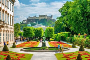 Private transfer: Zurich to Salzburg with 2h of sightseeing stop