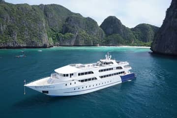 Phuket: Phi Phi Island Cruise Tour by Luxury Boat (Normal Seat)