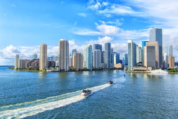 Ultimate Water Experience in Miami : Sailing Catamaran Boat with Jet Skis & Drinks