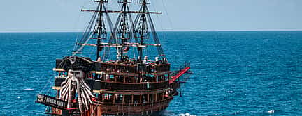 Foto 3 Davy Jones Marmaris Crucero Pirata Fiesta Paseo en Barco