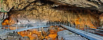 Фото 2 Тур "Метеоры, Леонид и 300 спартанцев" с посещением пещеры Homo Sapiens