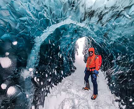 Foto 2 Excursión a la Cueva de Hielo Azul