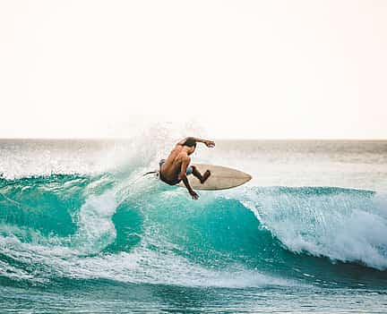 Foto 2 Clases particulares de surf para principiantes