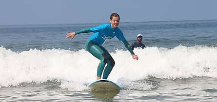 Foto 2 Clases de surf en grupo en Matosinhos