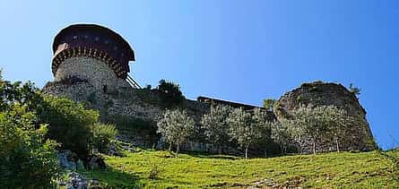 Photo 2 Petrele Castle Tour