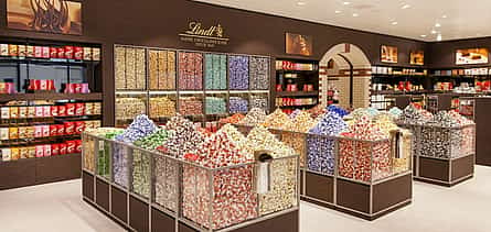 Фото 2 Zurich Tour with Boat Cruise and Visit of Lindt Home of Chocolate