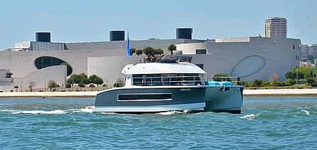 Photo 2 Motor catamaran up to 18 people in Lisbon