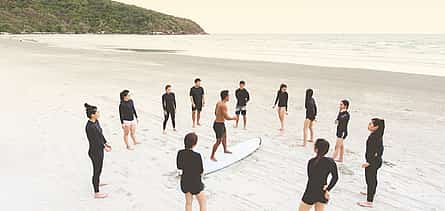 Foto 2 Clase de surf en grupo con instructor titulado