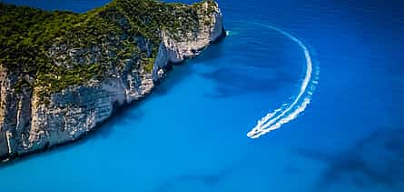 Foto 2 Excursión privada en barco por la playa de Navagio y las cuevas azules